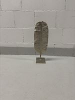 Dekoration Blatt auf Sockel silberfarben