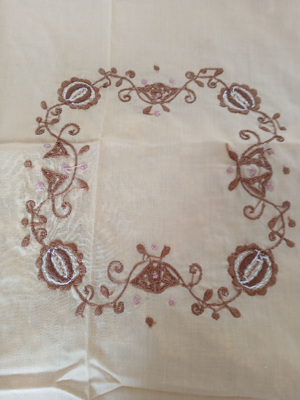 Altra biancheria da tavola: Vintage Embroidered Tablecloth mustard yellow – Usato da Dübendorf venduto da LoRi-2026 1