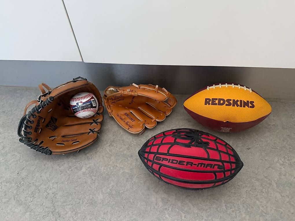 Palloni: Baseball und Football American – Usato da Ittigen venduto da 77miri