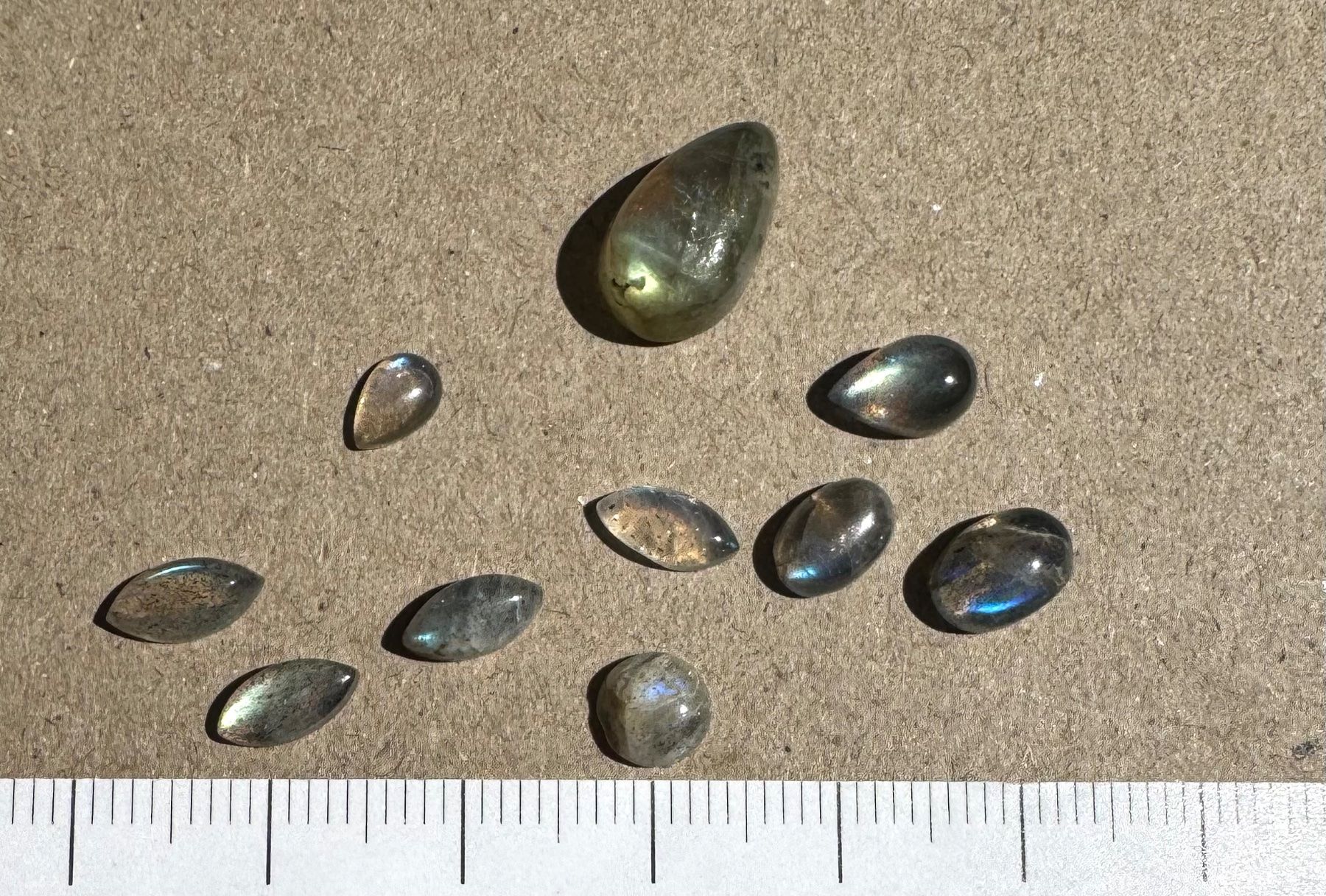 Pietre preziose: 10 Stk  Cabochons Labradorit echt gross    EXTRA viel  FEUER – Nuovo e nell'imballaggio originale da Leuggern venduto da gemshow 2