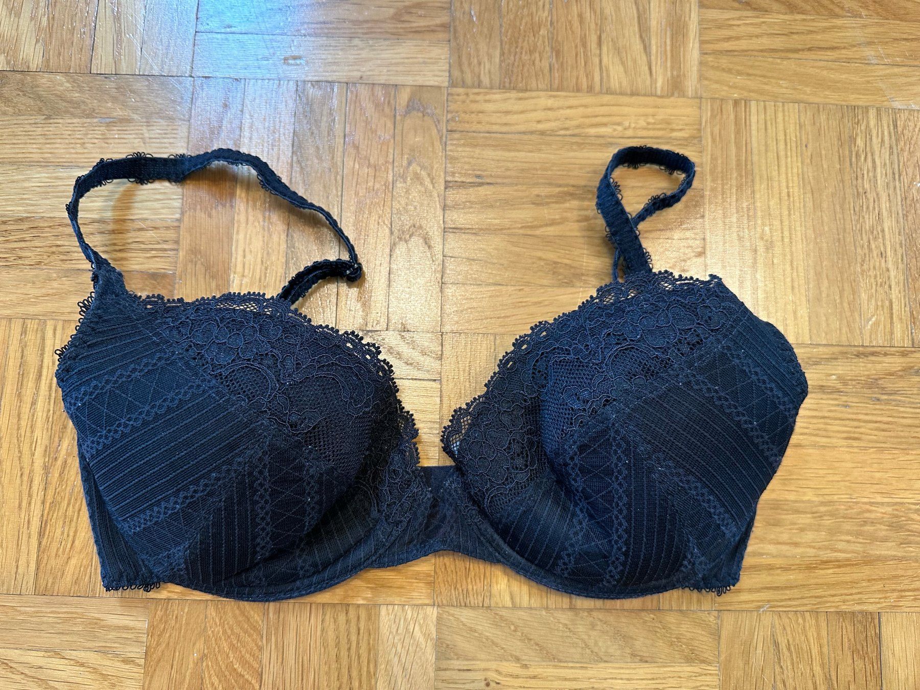 Triumph Altra biancheria intima: Schwarzer Spitzen BH von Triumph, Grösse 70D – Usato da Winterthur venduto da nelead