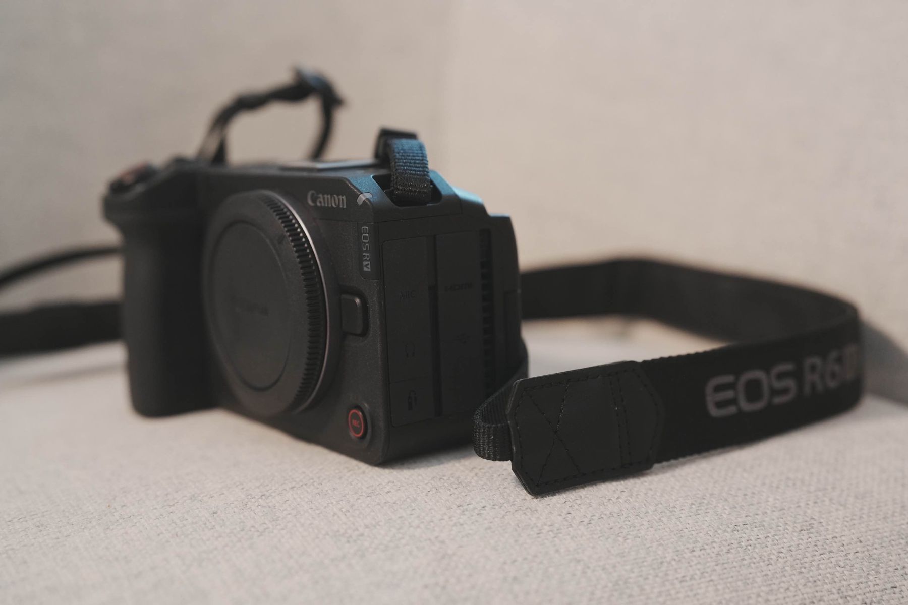 Canon Fotocamera: Canon EOS R6 V – Usato da Goldau venduto da mirror6677 1