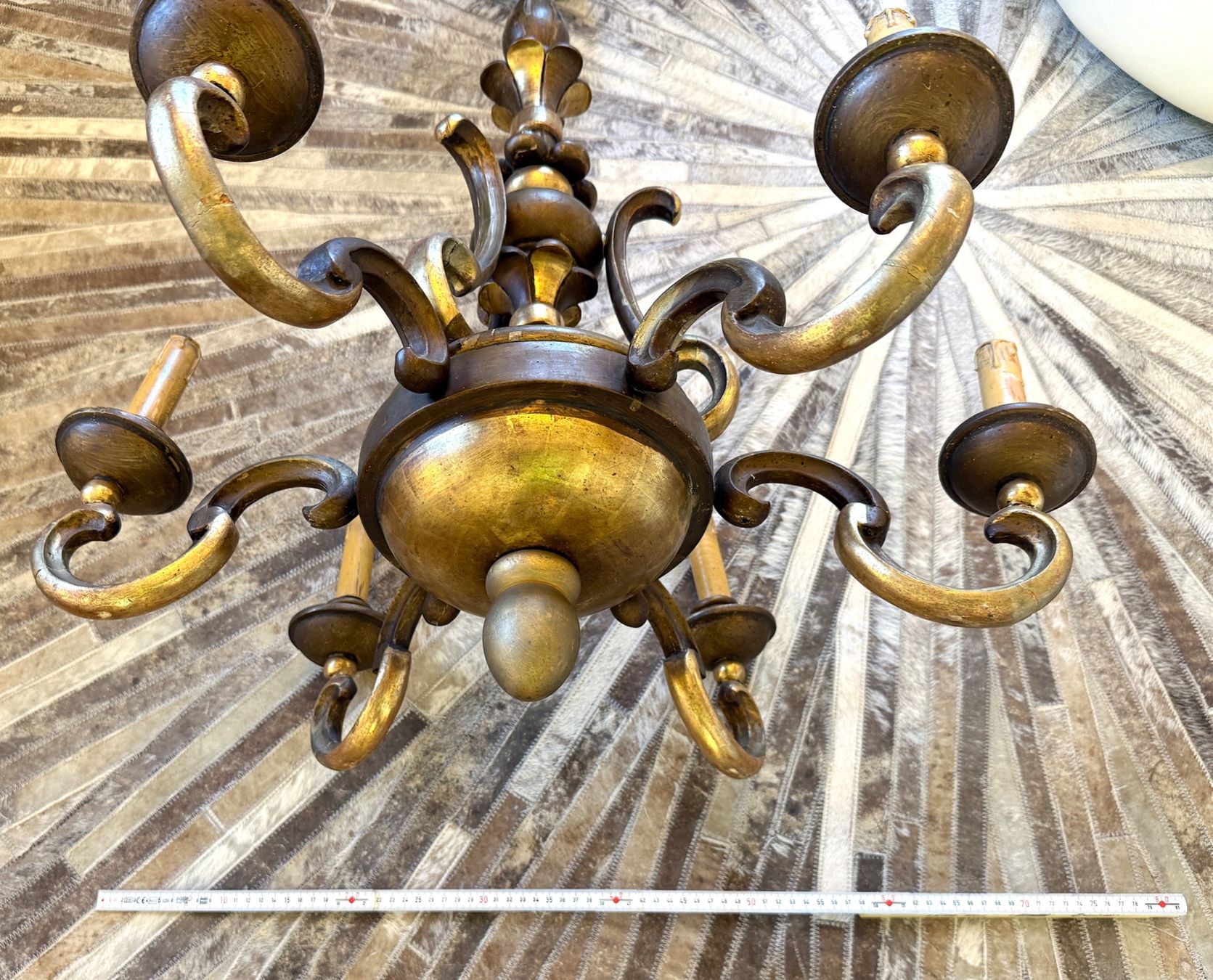Kronleuchter & Deckenlampen: Antique lustre en bois à 6 bras – Gebraucht aus Veyrier von Szurkemaci 8