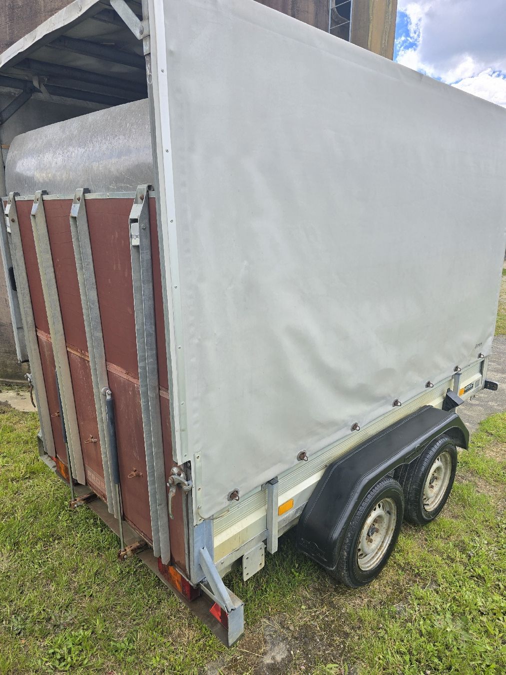 Parti ricambio per rimorchio: Anhänger Humbaur HS 200 mit Verdeck Grau – Usato da Aarberg venduto da 2002stefan 2