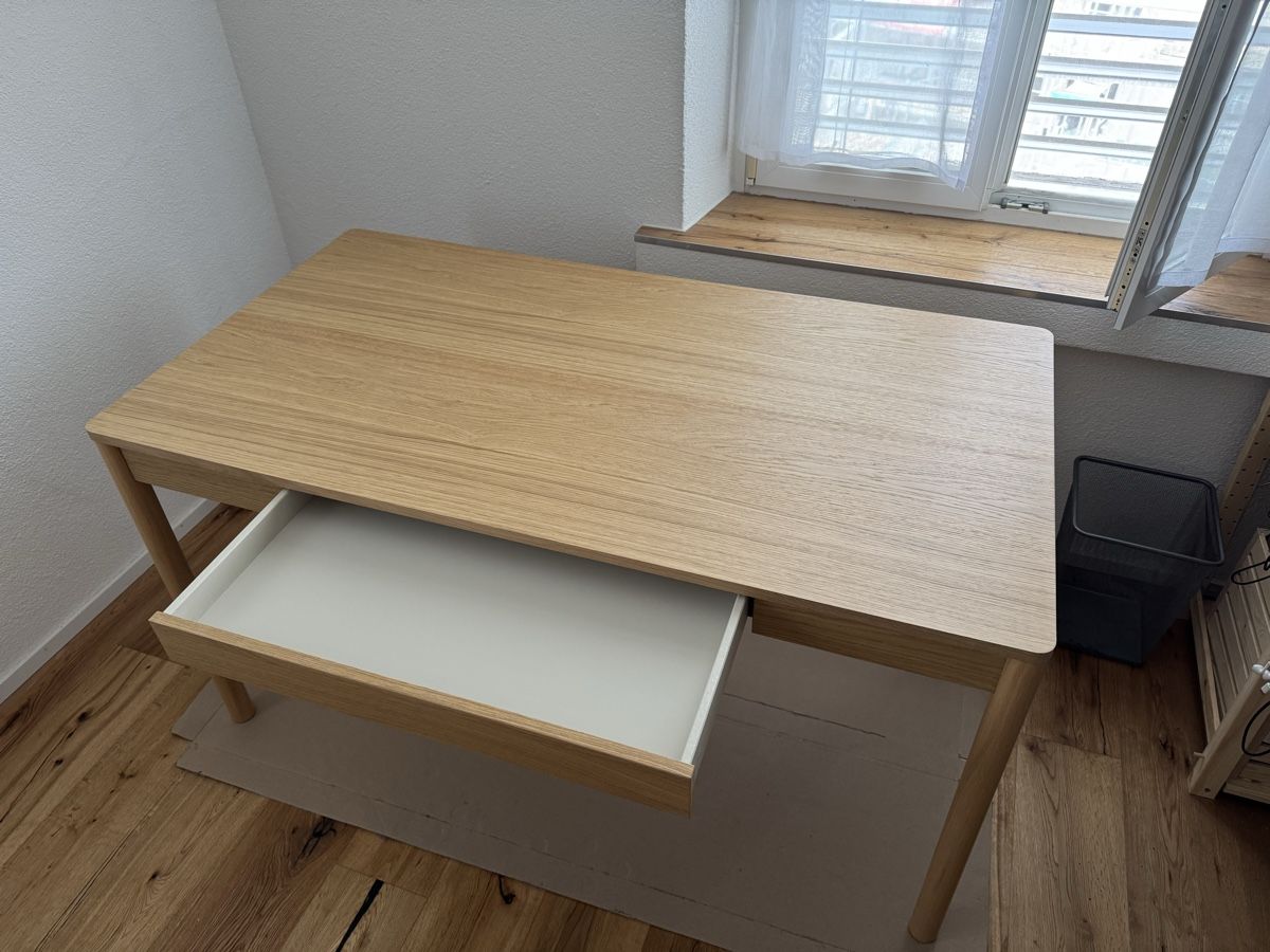 Schreibtische: Tisch Ikea - 140x75  – Neu (gemäss Beschreibung) aus Goldach von htccth