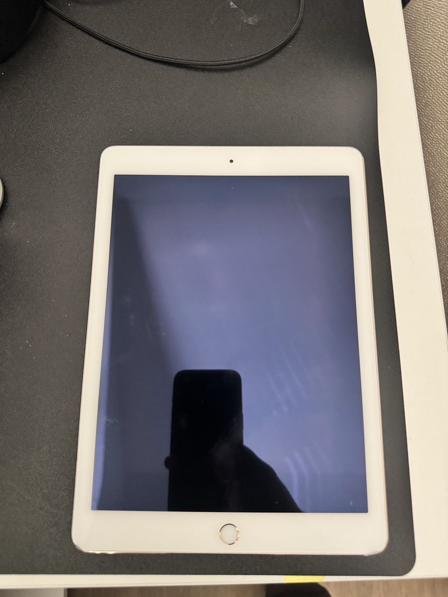 Apple Tablet PC: Apple iPad Gold – Gebraucht aus Russikon von aar_j9pm 1