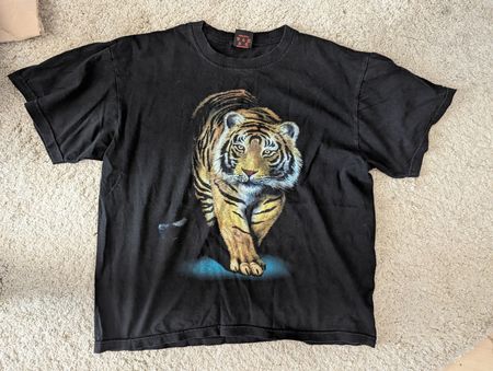 T-Shirt schwarz Tiger Motiv Grösse L fällt groß aus