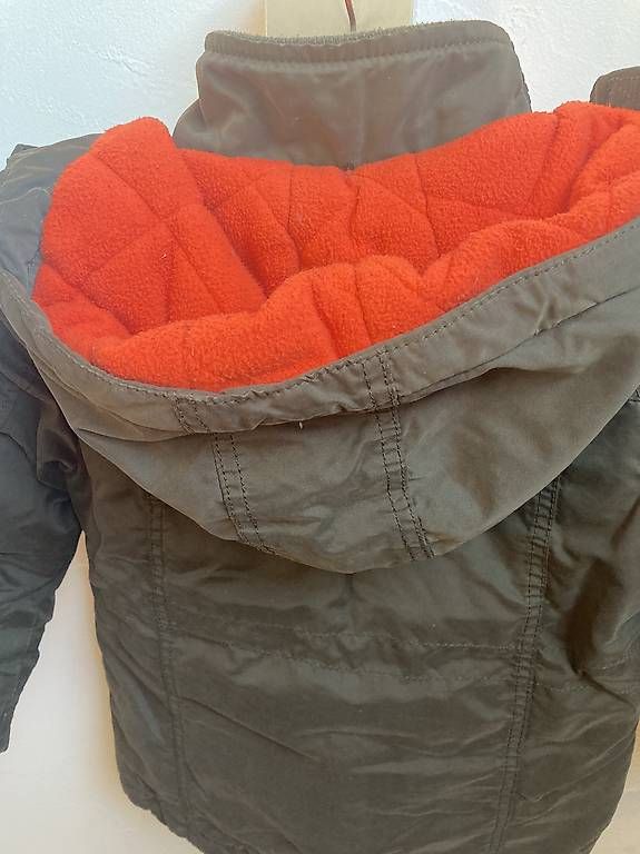 Jacken & Mäntel: Winterjacke Gr. 104, olive-orange – Gebraucht aus Lyss von stubenwagen 2
