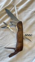 Victorinox Outrider Handgefertigte Griffschalen aus Nussbaum