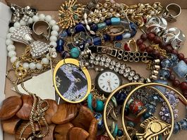 Lot de bijoux vintage - Bagues, Colliers, ….