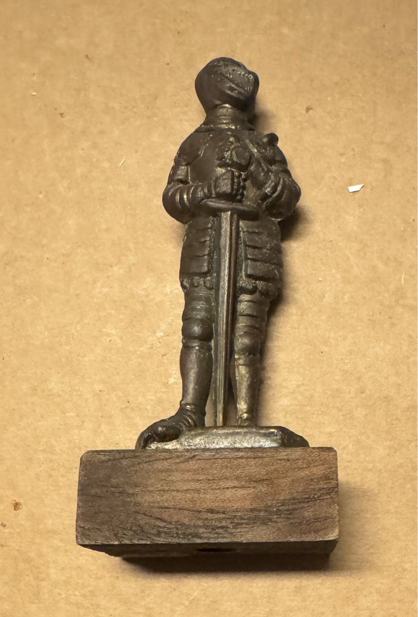 Statuette: Ritterfigur auf Sockel – Usato da Wettswil venduto da osoma99