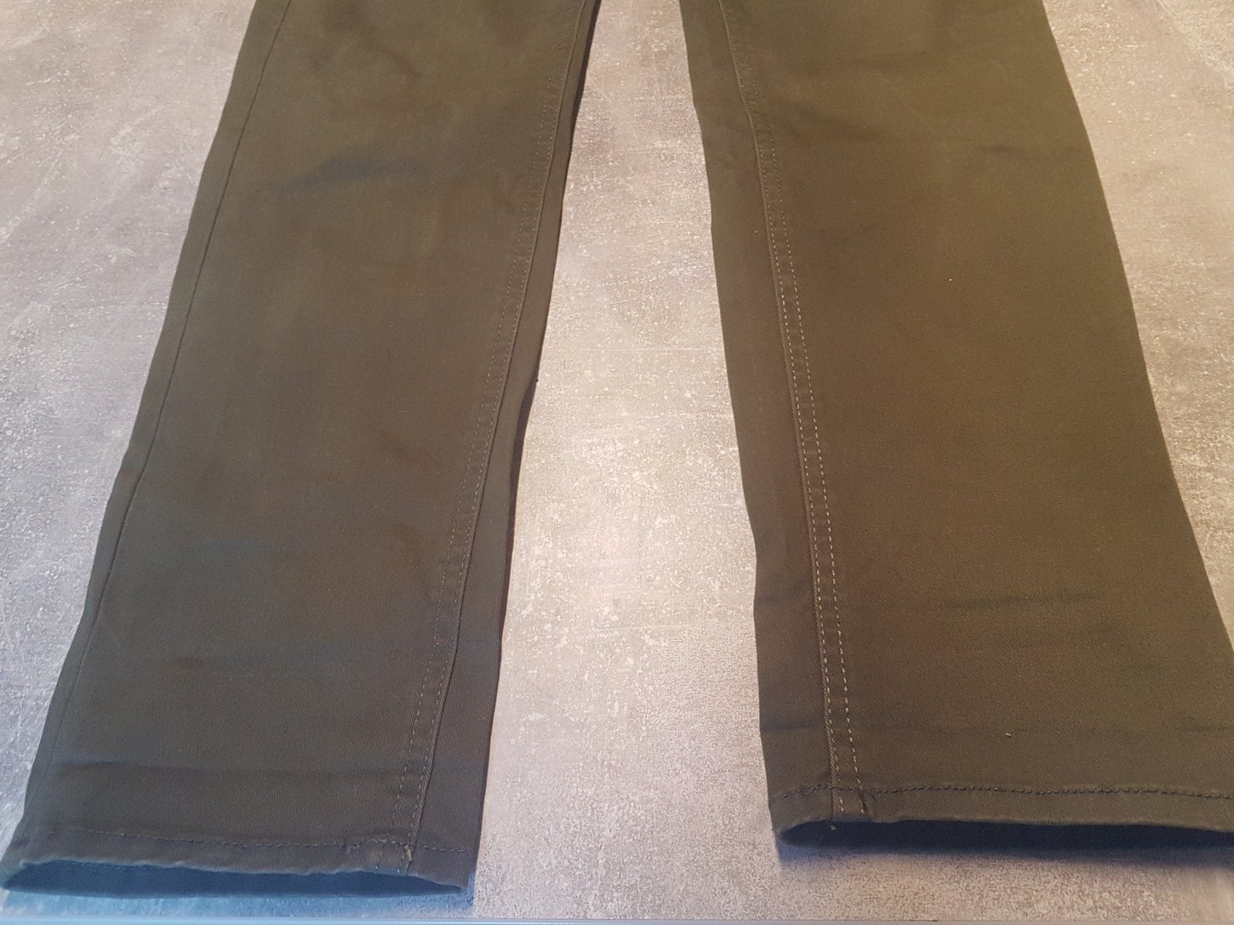 Hosen: Pantalon slim vert olive taille 40 marque Kiabi – Gebraucht aus Villiers von san_jn5w 3
