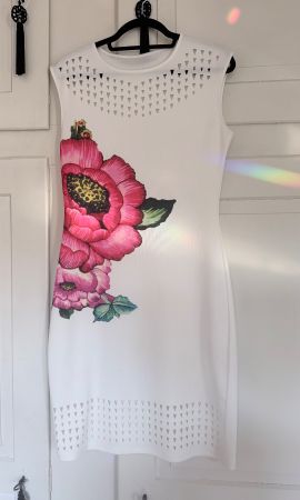 Sommerkleid, weiss mit Blumenmuster, Grösse 36 (S)
