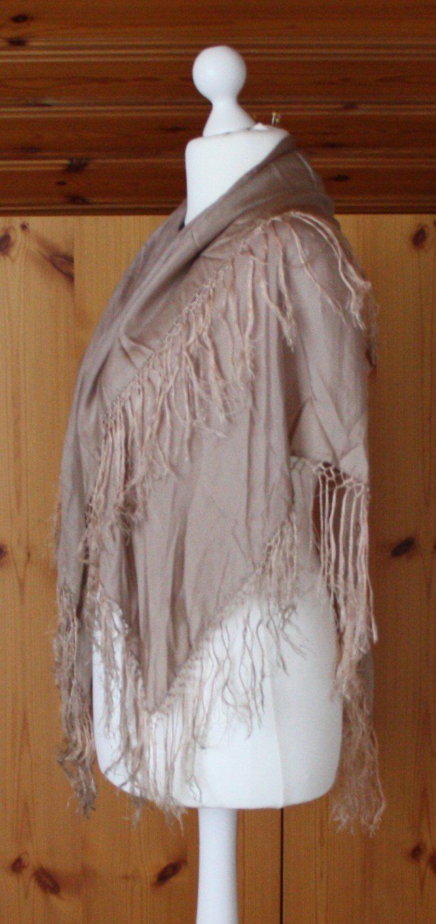 Foulard & Sciarpe: Schal Schultertuch Seide beige – Usato da Flüelen venduto da Diversicum-Vintage 1