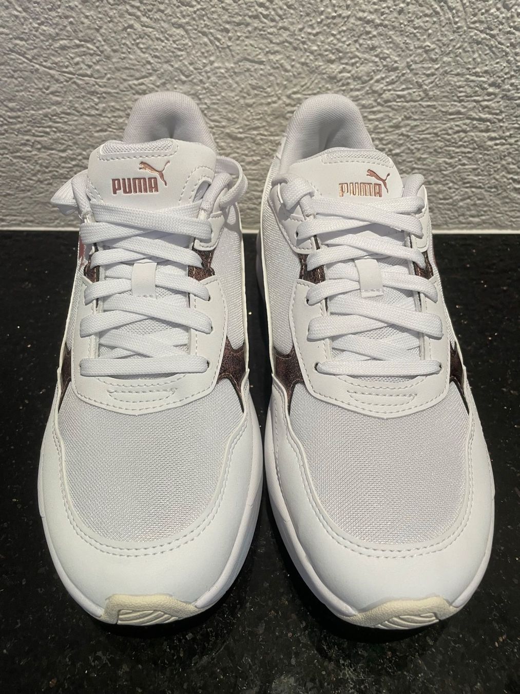 Puma Scarpe da donna: Tolle Puma Sneaker, X-Ray Speed, Grösse 40 – Nuovo (secondo la descrizione) da Niederweningen venduto da baghirac 7