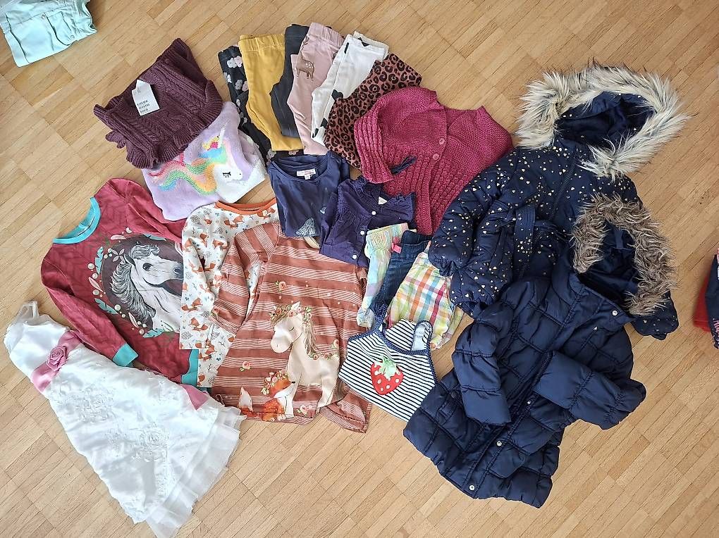 Kleiderpakete & -sets: Paket Kleidung Gr. 104 – Gebraucht aus Brugg AG von wan_9qzx