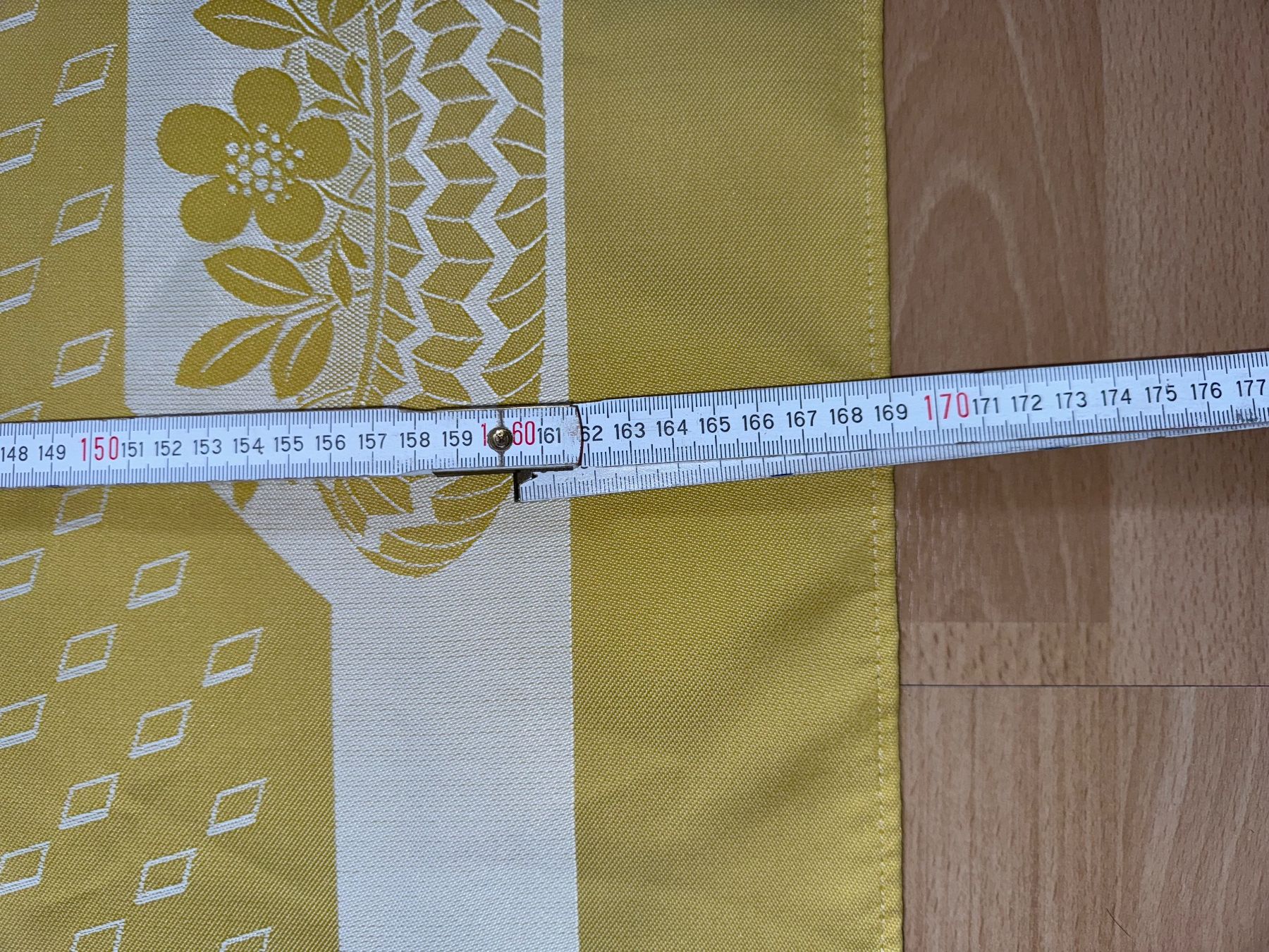 Sonstige Tischwäsche: schöne grosse gelbe Tischdecke – Gebraucht aus Grosswangen von Second_hand_paradise 4