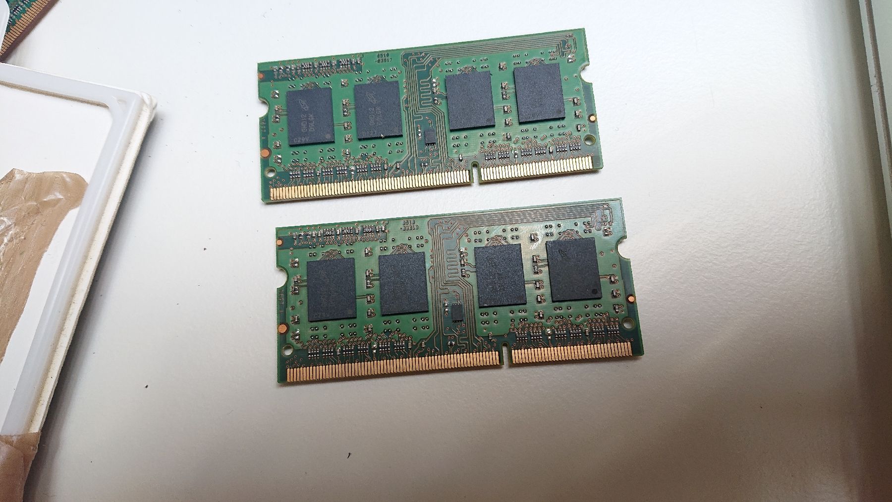 Memoria / RAM: Micron 2 Stück 2gb 1Rx8 PC3 8500S RAM – Usato da Flawil venduto da rcnkr 1