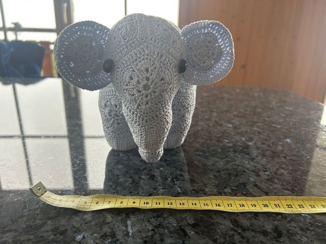 Spielzeuge: Häkeltier Elefant African Flower Technik -Handarbeit- – Neu (gemäss Beschreibung) aus Beatenberg von nonnkari 6
