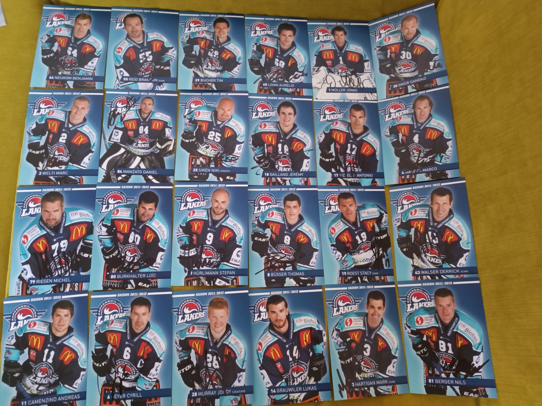 Autografi: 32x Rapperswil-Lakers 2011/2012 - handsigniert – Usato da Menziken venduto da Artographs