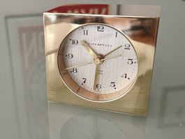 Réveil Tiffany & Co. carré doré quartz bon état