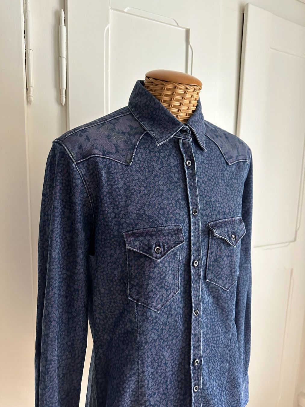 Camicette: AGLINI - Jeansbluse blau-violett 40 – Usato da Zürich venduto da Diazaio 1