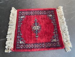 Roter Vintage Teppich mit Fransen
