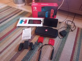 Nintendo Switch 1 mit Etui und Zubehör