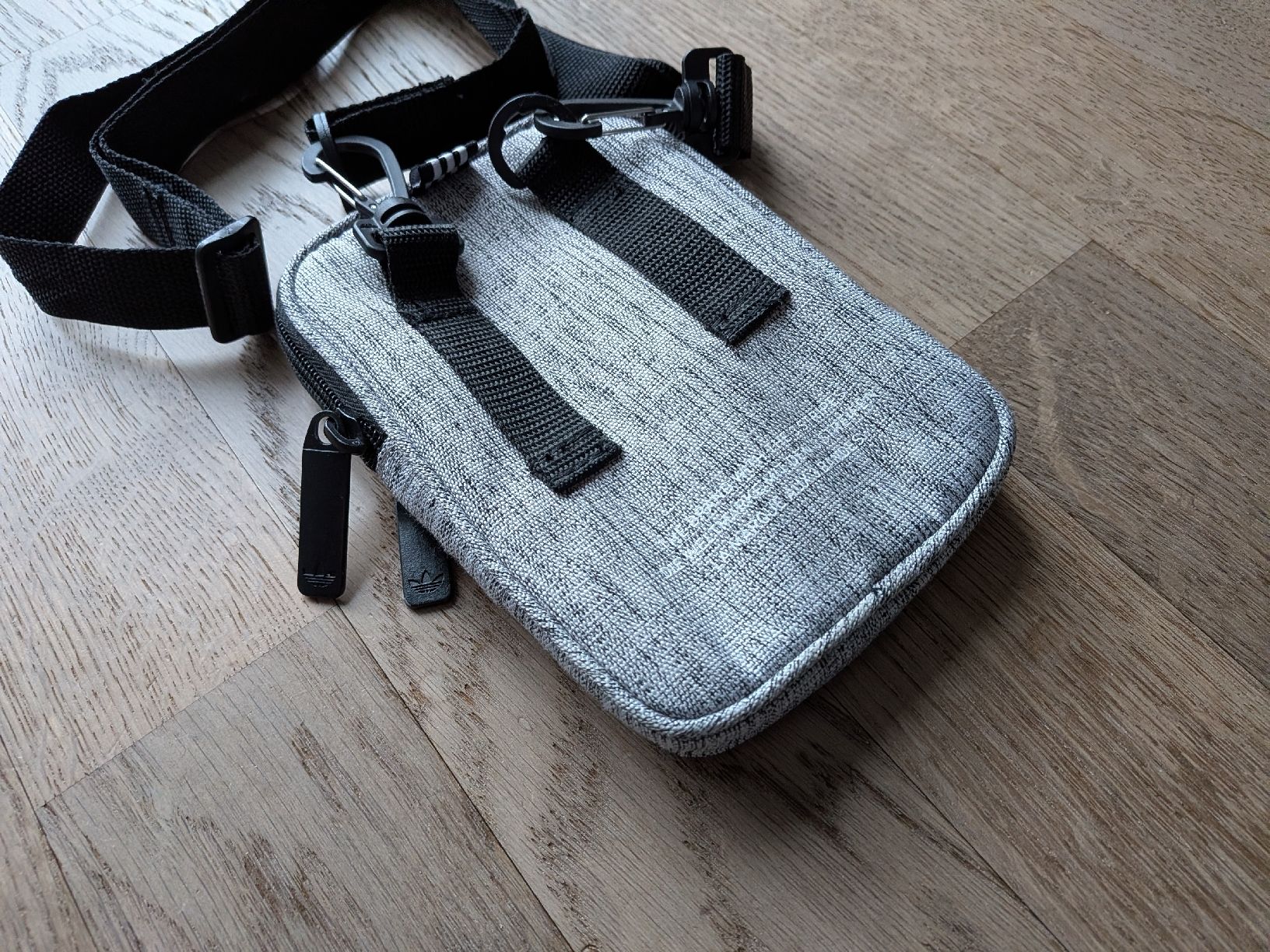 Adidas Taschen: Adidas Bauchtasche/Umhängetasche – Neu (gemäss Beschreibung) aus Burgdorf von Laur1nd 3