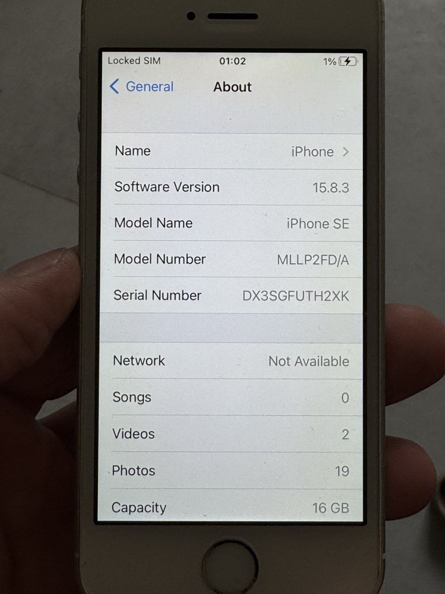Apple Telefoni cellulari / Smartphones: iPhone SE, 16 GB, silver (MLLP2FD/A) – Usato da Lausanne venduto da huggylesbonstuyaux01 7