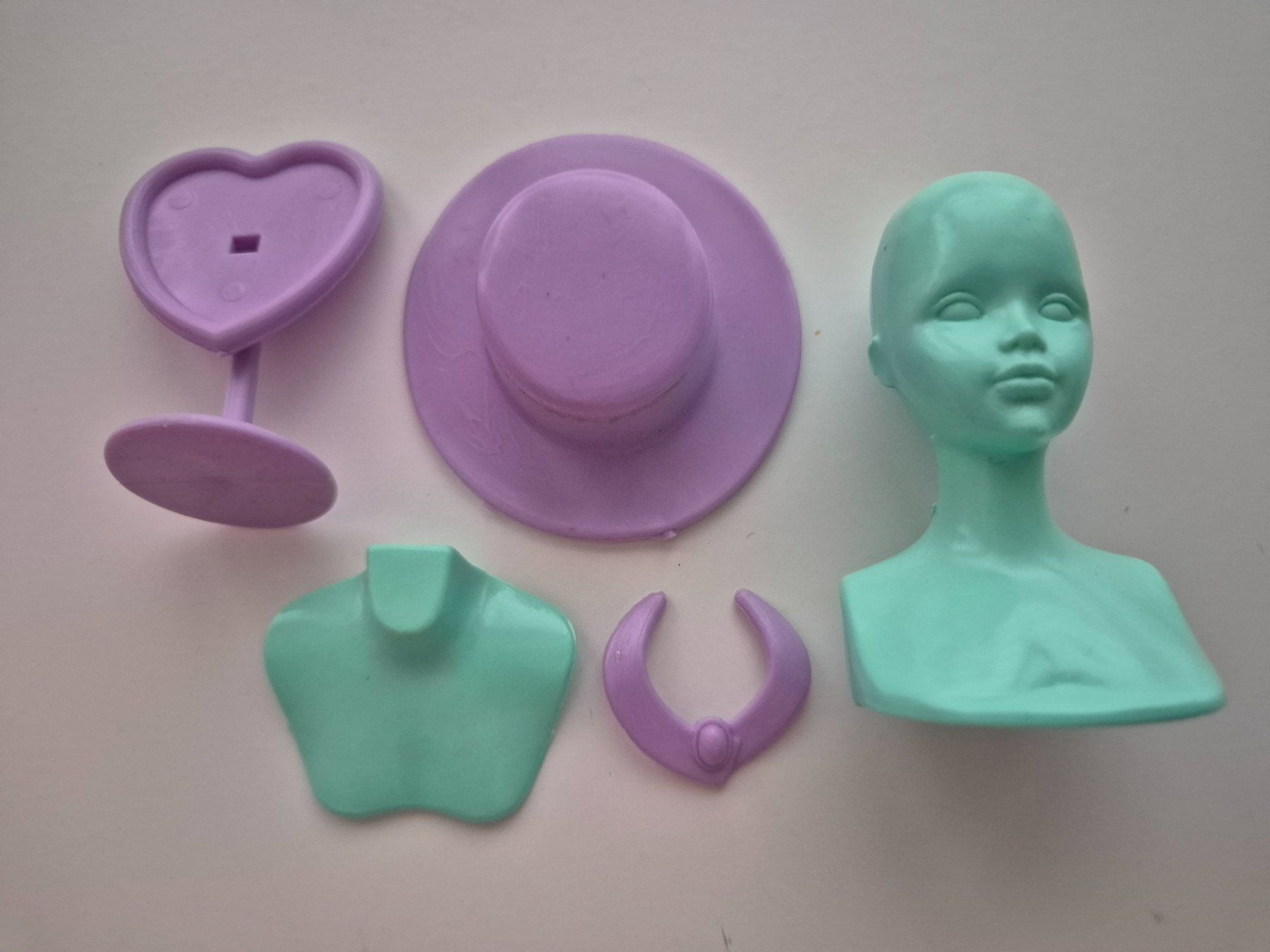 Puppen: Barbie Beauty Büsten Set – Gebraucht aus Zürich von pau_y8mv 1