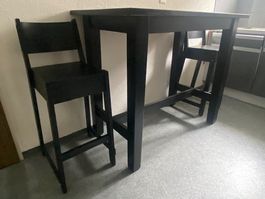 Bartisch mit zwei passenden Barstühlen von IKEA