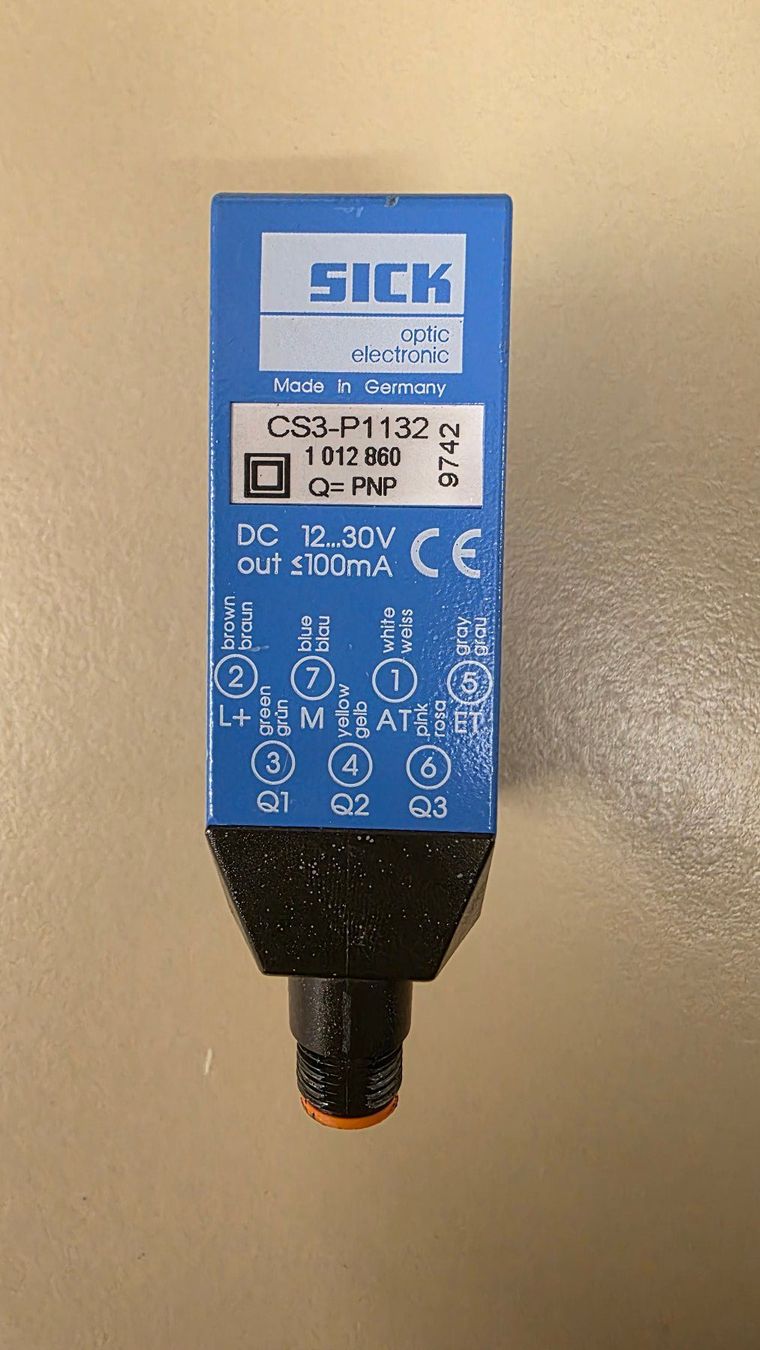 Composants électroniques: Farbsensor SICK CS3-P1132 – D'occasion à Boniswil par LakeSide_Boniswil