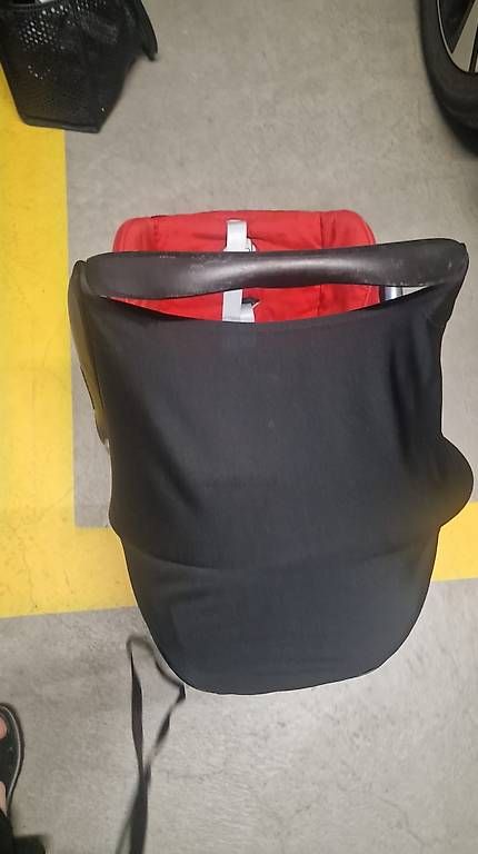 Maxi-Cosi Seggiolini per auto: Babyschale rot mit Sonnendach guter Zustand – Usato da Niederglatt ZH venduto da TL__ 2