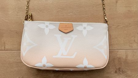 Original Louis Vuitton gr. Pochette der MPA by the Pool