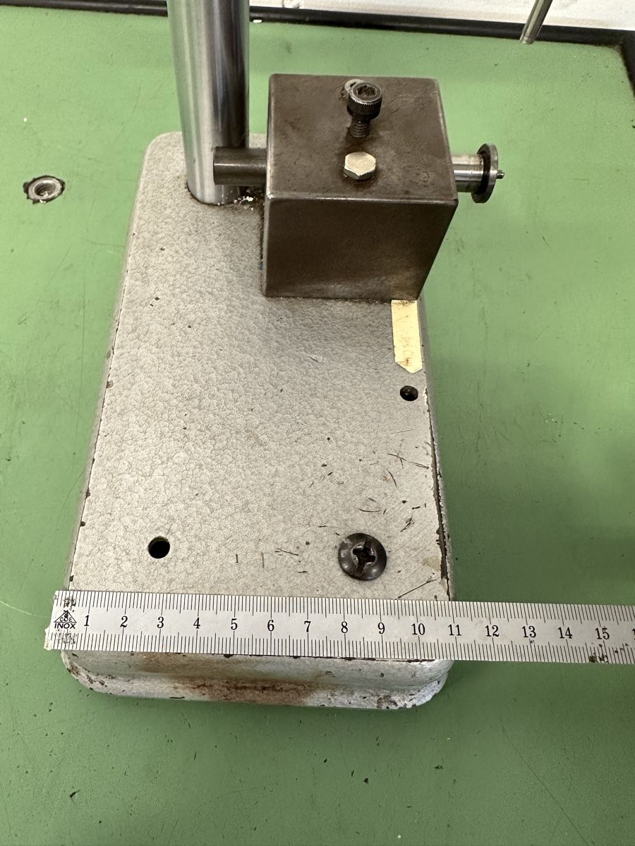 Mitutoyo Misurare: Mitutoyo Digitale Messuhr mit Stativ. – Usato da Aarberg venduto da SNMachines 5