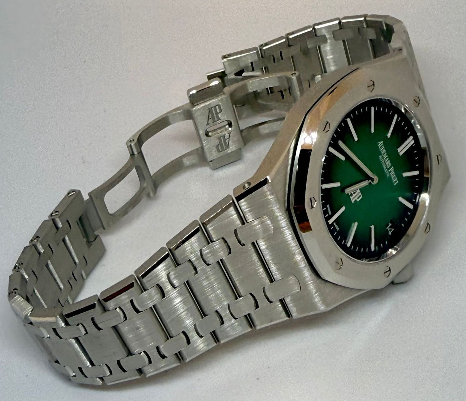 Audemars Piguet Orologi: Audemars Piguet Royal Oak "Jumbo" Extra-Thin Smoked Green – Usato da Lugano venduto da Superstudiolugano 4