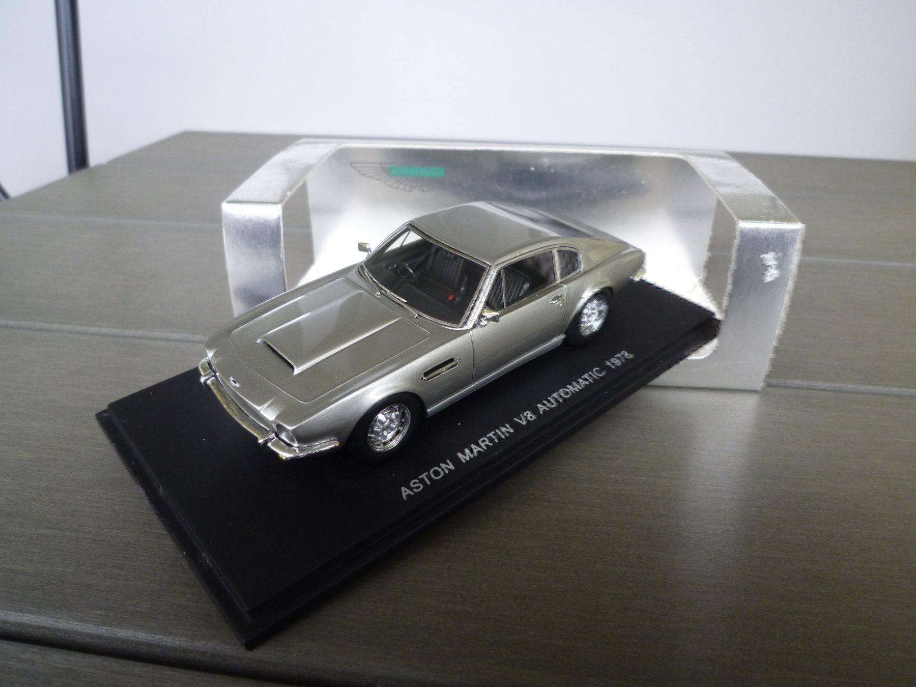 Aston Martin Modellini d'auto: Aston Martin V8 Automatic (1978) – Nuovo e nell'imballaggio originale da Flawil venduto da Imperiosud