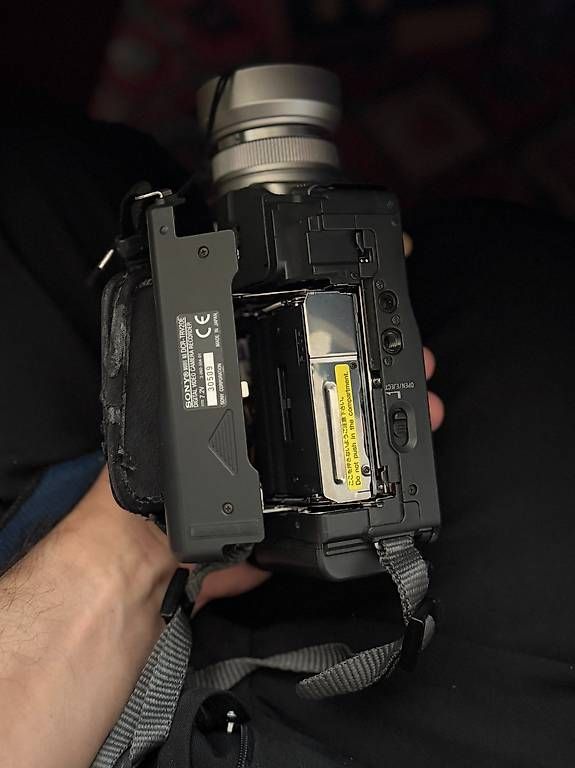 Sony Camcorder: Sony DCR-TRV20 (Mini DV) – Gebraucht aus VEVEY von prussian_blue 2