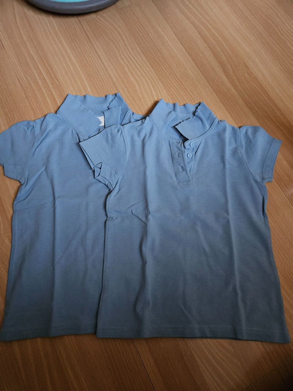 Camicette, T-shirt & Top: 2 Poloshirts Mädchen 122 – Usato da Hünenberg venduto da lexli06