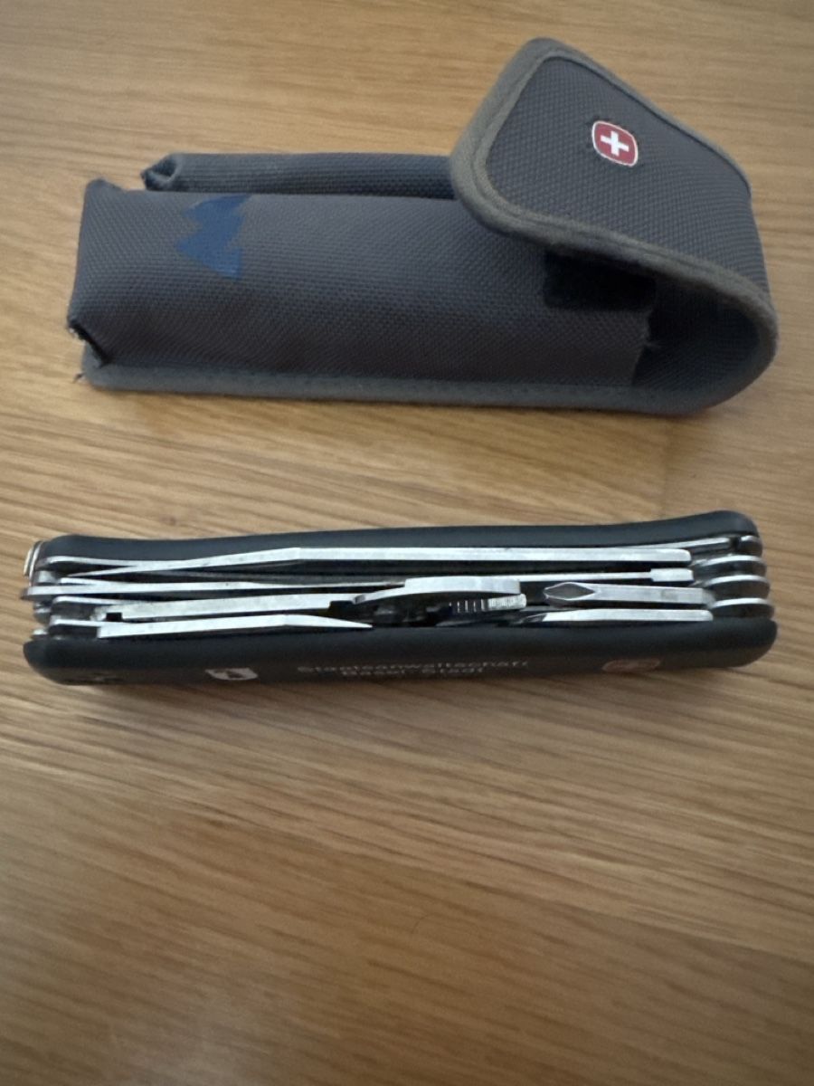 Victorinox Coltelli tascabile: Grosses Victorinox Sackmesser  – Usato da Basel venduto da Tizi.L 1