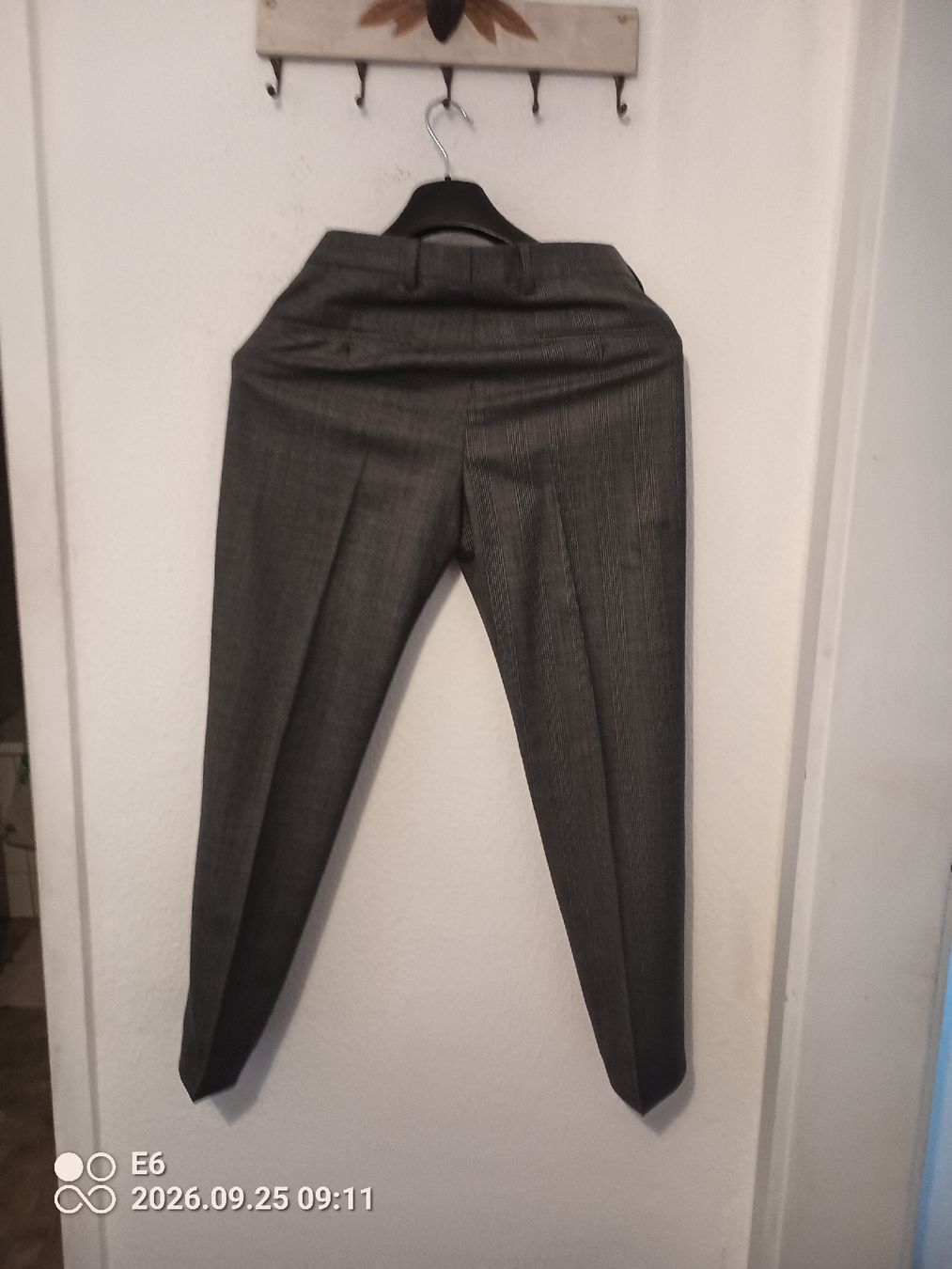 H&M Pantaloni: Graukarierte Hose  Marke: H&M – Usato da Zürich venduto da Mitzi6 1