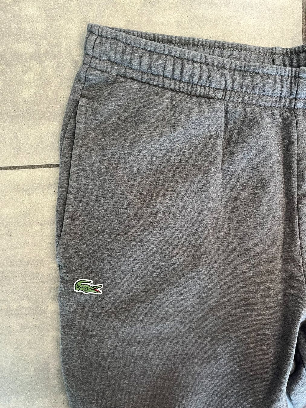 Lacoste Hosen: LACOSTE Trainerhose lang Dunkelgrau – Gebraucht aus Otelfingen von Denis_ZH 1