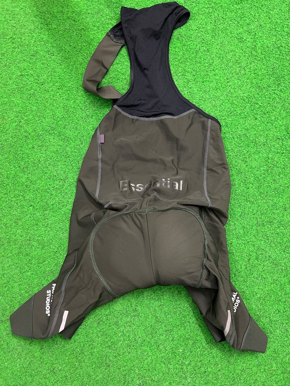 Pasti del neonato: Pas Normal Studios Men's Essential Thermal Bibs Size M – Usato da Neuchâtel venduto da jon_588l