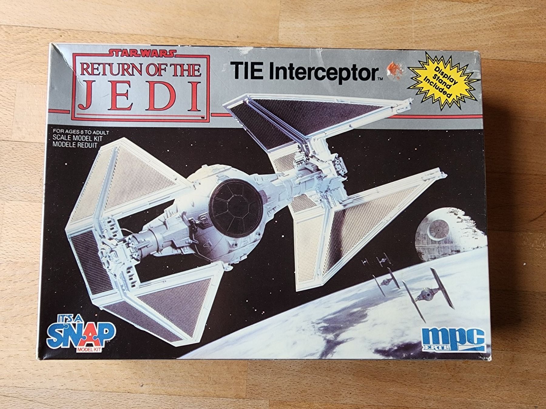 Star Wars Modellbausätze & Standmodelle: Star Wars Tie Interceptor Model Kit – Gebraucht aus Rümligen von