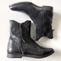 MOMA Boots
