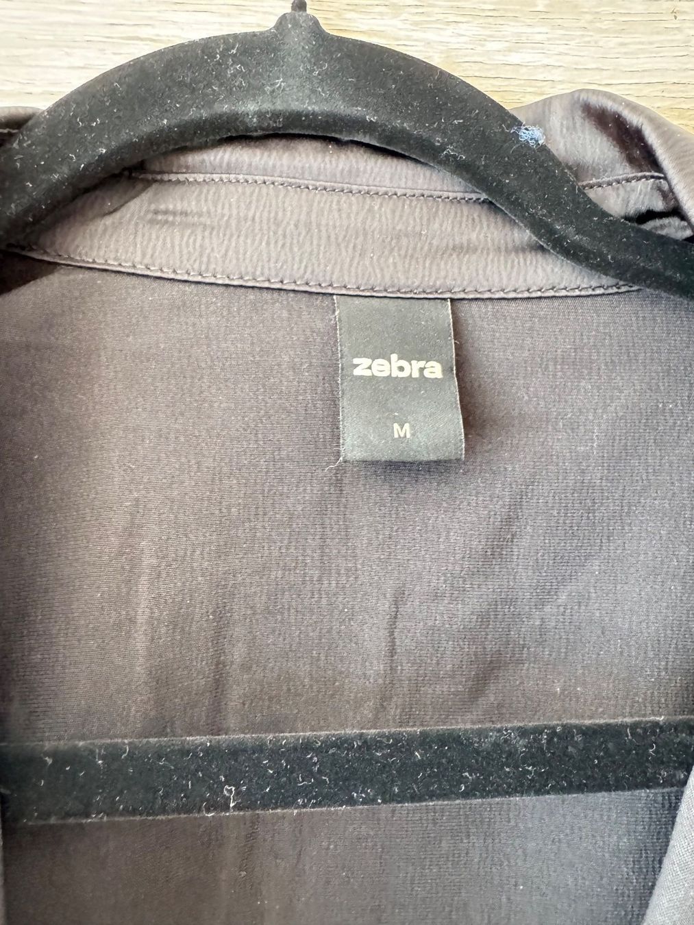 Zebra Camicette: Chemise noire satinée – Usato da Montreux venduto da Izapechee 2