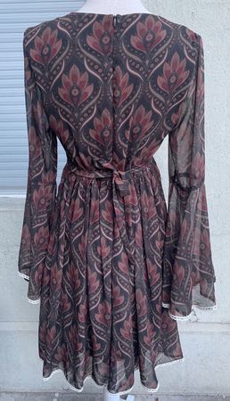 Superbe robe manches longues MAGGIE SWEET bord dentelle t.M