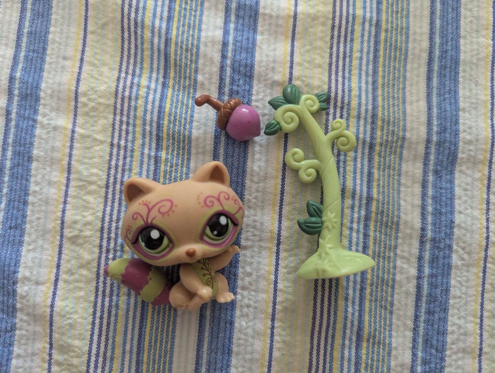 Littlest Pet Shop Giocattoli: littlest pet shop waschbär mit Baum und Eichel – Usato da Kloten venduto da sop_zxc9 1