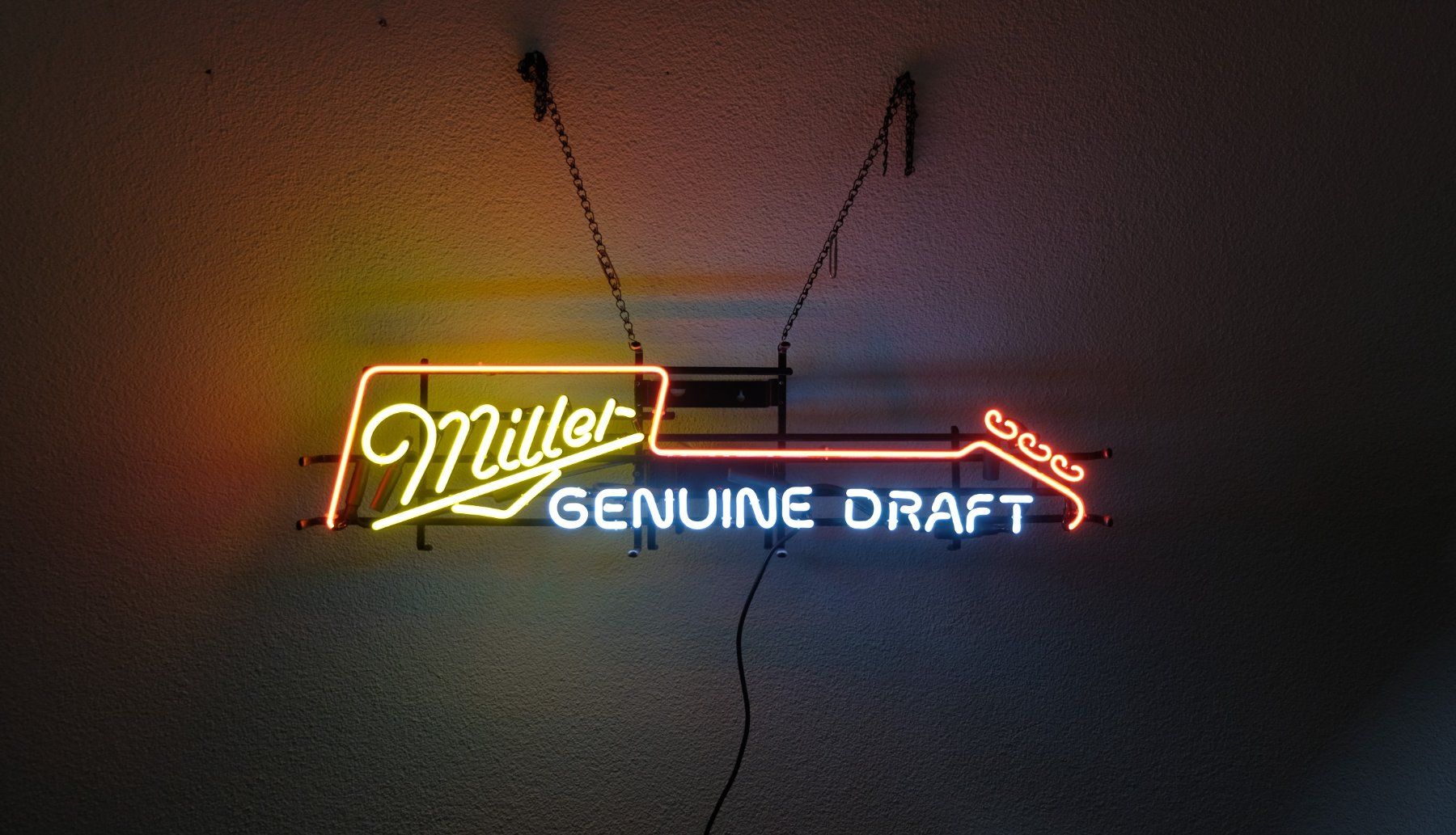 Tutte le decorazioni: Miller Genuine Draft Guitar Neon Sign – Usato da Volketswil venduto da brockipfannenstil 2
